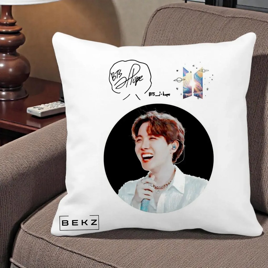 Perna Personalizata K-pop BTS J-Hope Portret cu Autograf, 40x40 cm, Alba Mata, Husa Detasabila, Perna Inclusa, BEKZ®