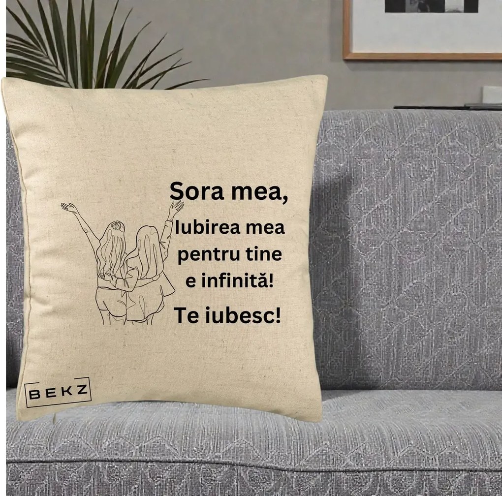 Cadou pentru Sora - Perna Personalizata Sora Mea Te Iubesc Line Art Doua Fete cu Brate Ridicate, 40x40 cm, Bej, Husa Detasabila, Perna Inclusa, BEKZ®