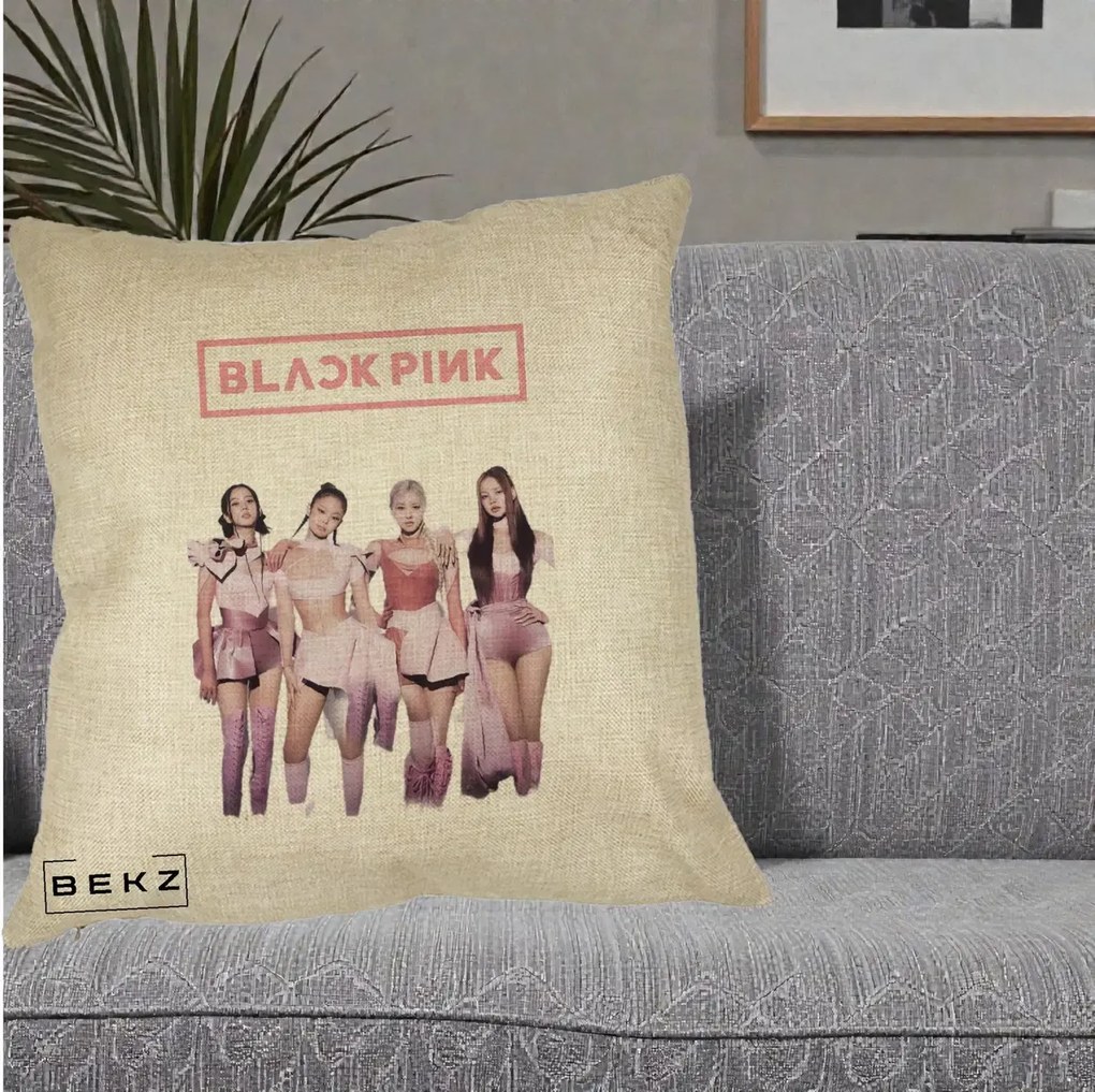 Perna Personalizata K-pop BLACKPINK Fotografie Grup Tinute Roz, 40x40 cm, Crem, Husa Detasabila, Perna Inclusa, BEKZ®