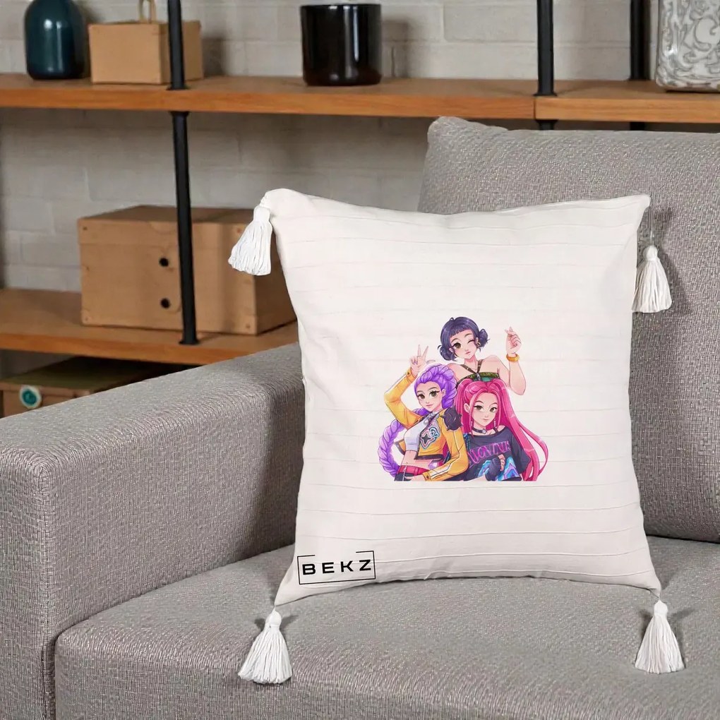 Perna Personalizata K-pop HUNTRX Trio Animat Fete Foto, 40x40 cm, Bej cu Franjuri, Husa Detasabila, Perna Inclusa, BEKZ®