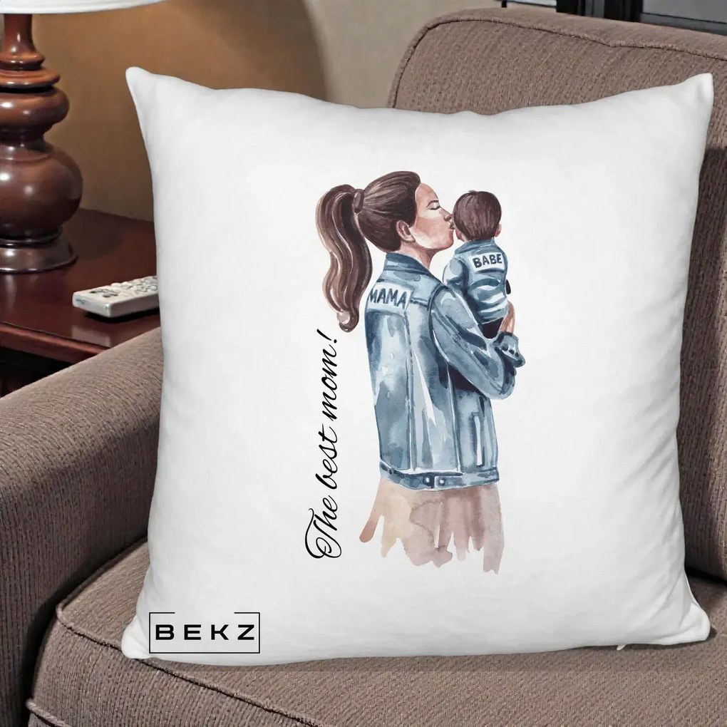 Cadou pentru Mama - Perna Personalizata The Best Mom Jachete, 40x40 cm, Alb Pufos, Husa Detasabila, Perna Inclusa, BEKZ®