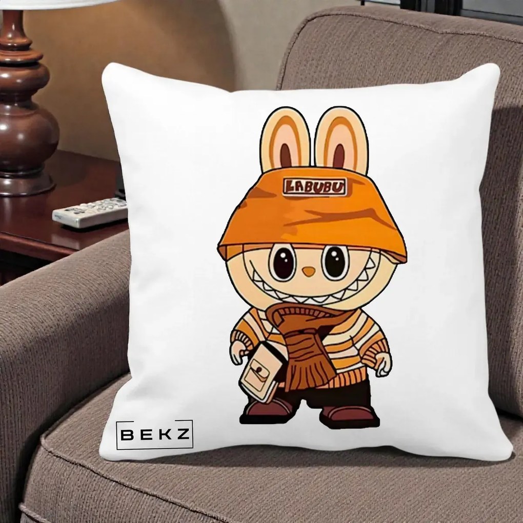 Perna Personalizata Labubu Streetwear Portocaliu, 40x40 cm, Alba Mata, Husa Detasabila, Perna Inclusa, BEKZ®