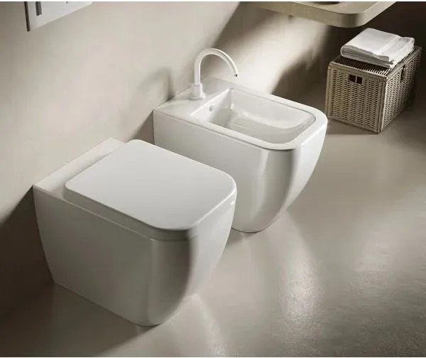 Set vas wc si bideu pe pardoseala Hatria Bianca Rimless BackToWall cu capac soft close