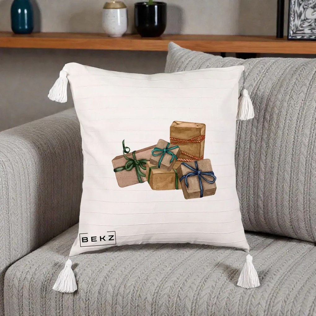Perna Decorativa Cadouri de Craciun Kraft, 40x40 cm, Bej cu Franjuri, Husa Detasabila, Perna Inclusa, BEKZ®