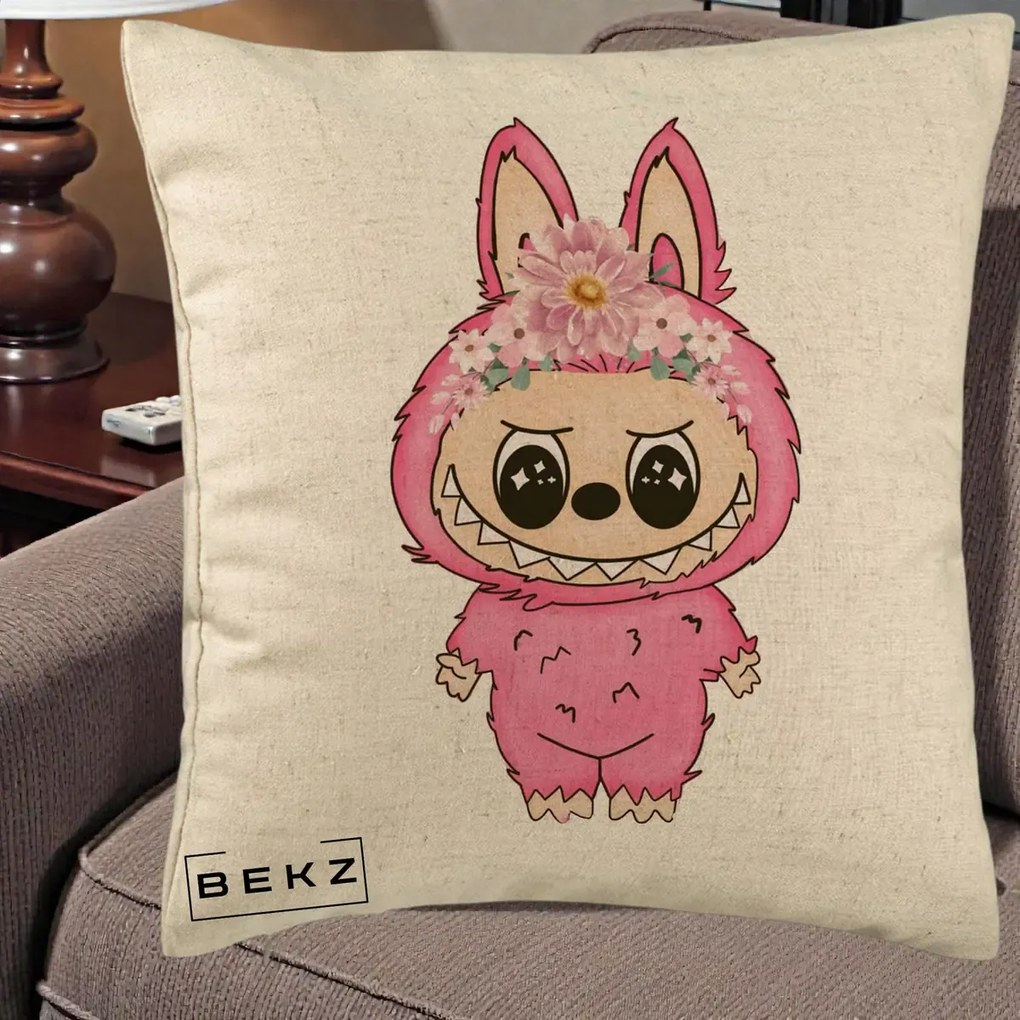 Perna Personalizata Labubu Roz cu Coroana Florala, 40x40 cm, Bej, Husa Detasabila, Perna Inclusa, BEKZ®