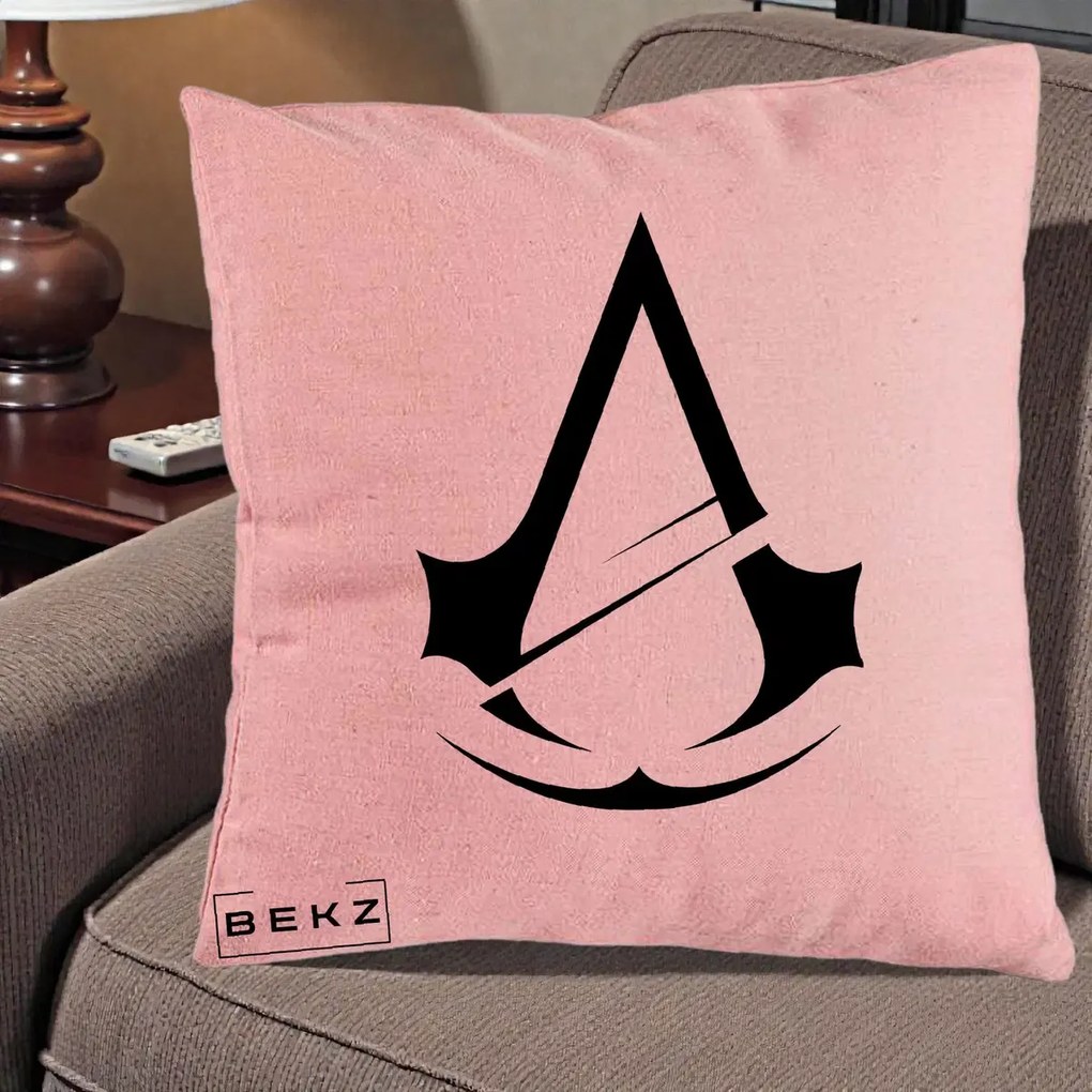 Perna Personalizata Assassin's Creed Minimalist, 40x40 cm, Roz, Husa Detasabila, Perna Inclusa, BEKZ®
