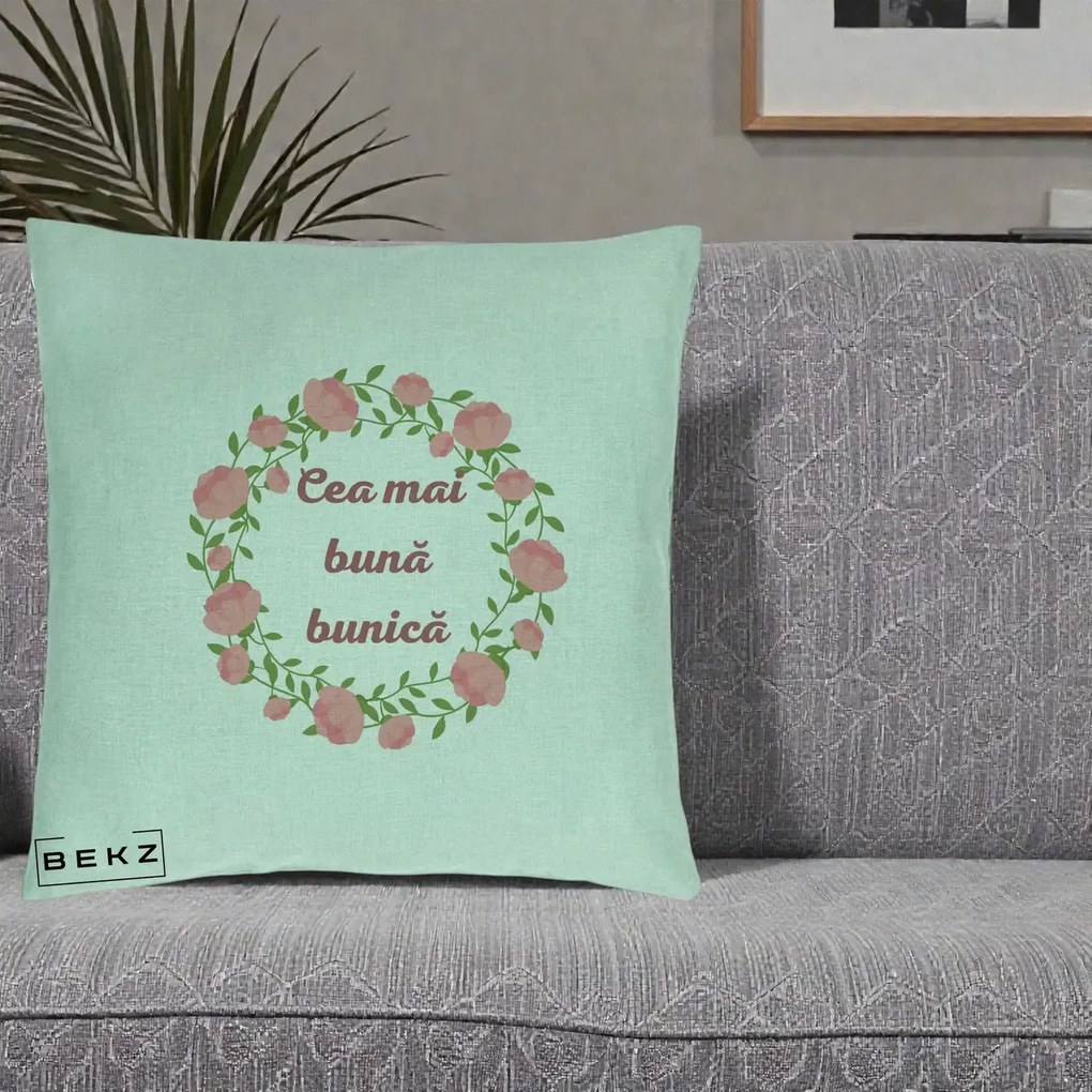 Cadou pentru Bunica - Perna Personalizata Cea Mai Buna Bunica Coronita Trandafiri Roz Clasic, 40x40 cm, Verde Menta, Husa Detasabila, Perna Inclusa, BEKZ®