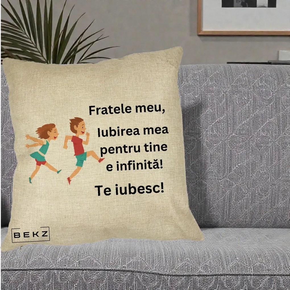 Cadou pentru Frate - Perna Personalizata Fratele Meu Te Iubesc Copii Alergand Colorat, 40x40 cm, Crem, Husa Detasabila, Perna Inclusa, BEKZ®