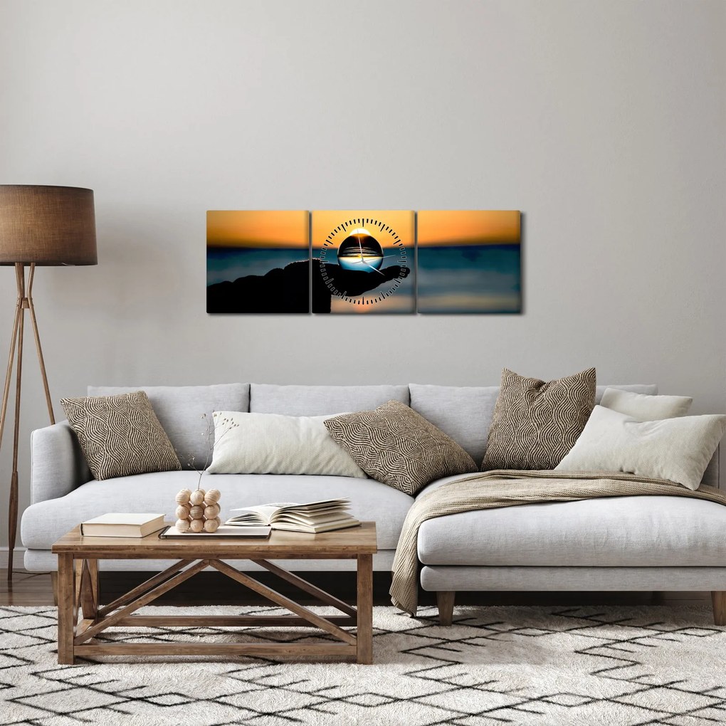 Tabloul cu bilă din sticlă în palmă (cu ceas) (90x30 cm)
