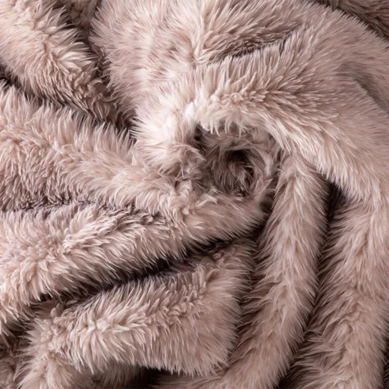 Pătură cu blăniţă EMANUELA 140 x 200 cm