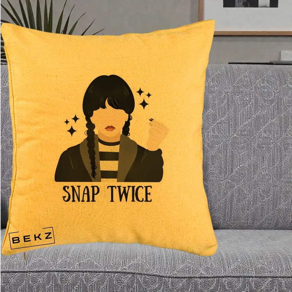 Perna Personalizata Wednesday Snap Twice, 40x40 cm, Galben, Husa Detasabila, Perna Inclusa, BEKZ®