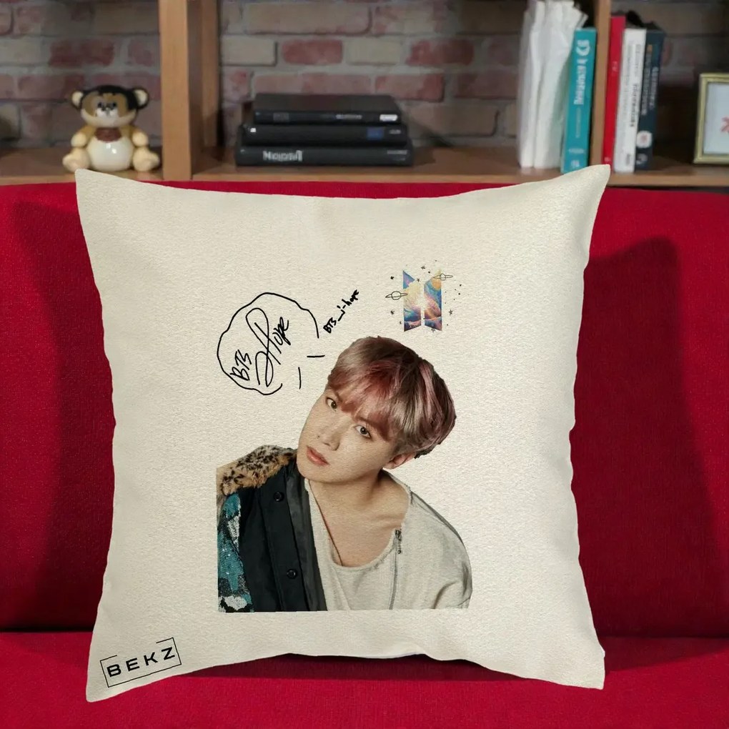 Perna Personalizata K-pop BTS J-Hope Par Roz Autograf, 40x40 cm, Ecru, Husa Detasabila, Perna Inclusa, BEKZ®