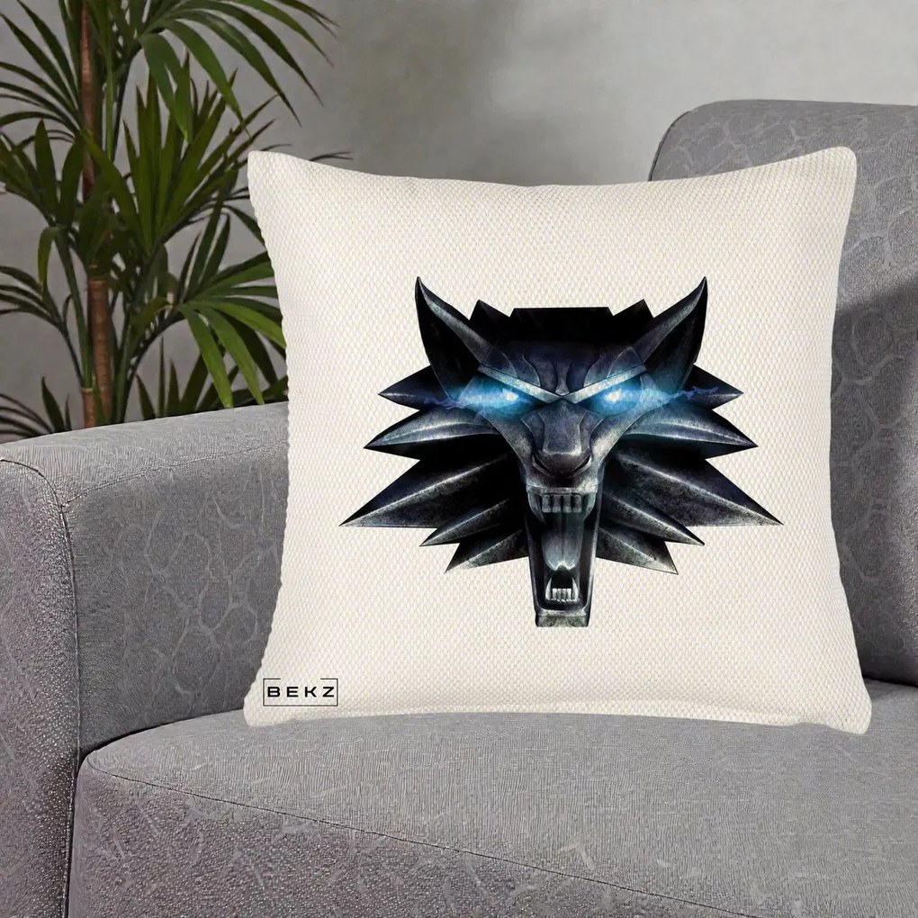 Perna Decorativa The Witcher Wolf Head, 40x40 cm, Crem Reliefat, Husa Detasabila, Perna Inclusa, BEKZ®