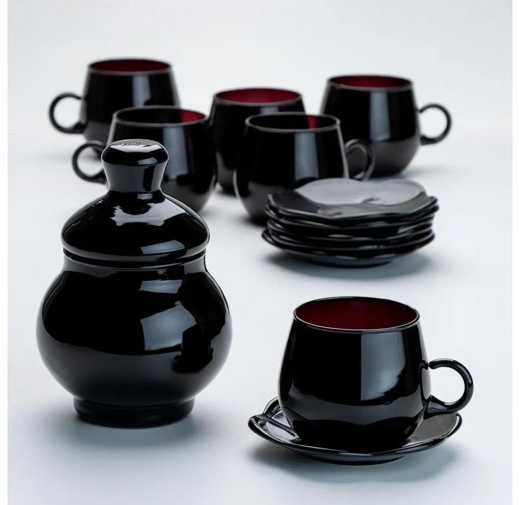 Serviciu negru de ceai