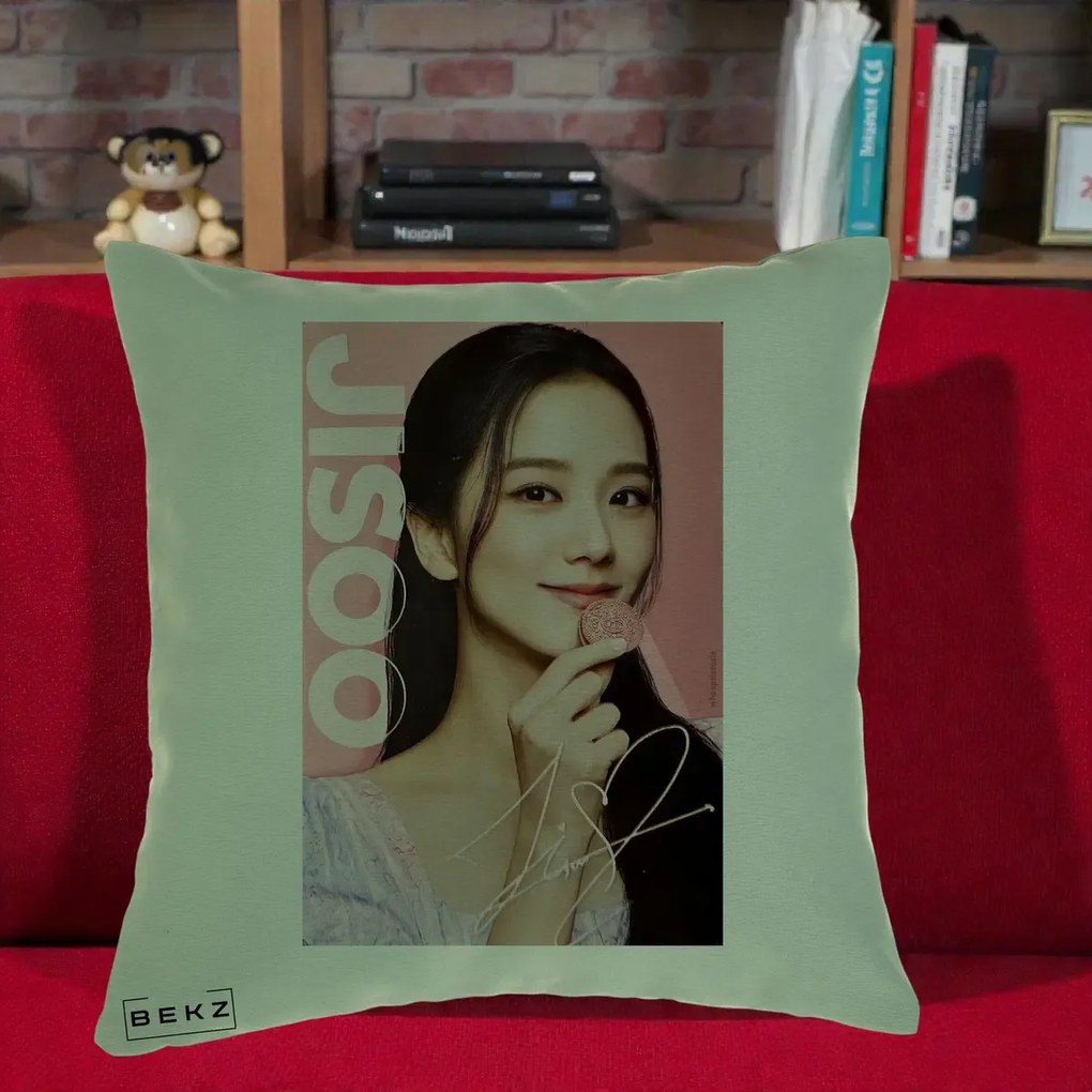 Perna Personalizata K-pop BLACKPINK Jisoo cu Semnatura si Fond Roz, 40x40 cm, Verde, Husa Detasabila, Perna Inclusa, BEKZ®