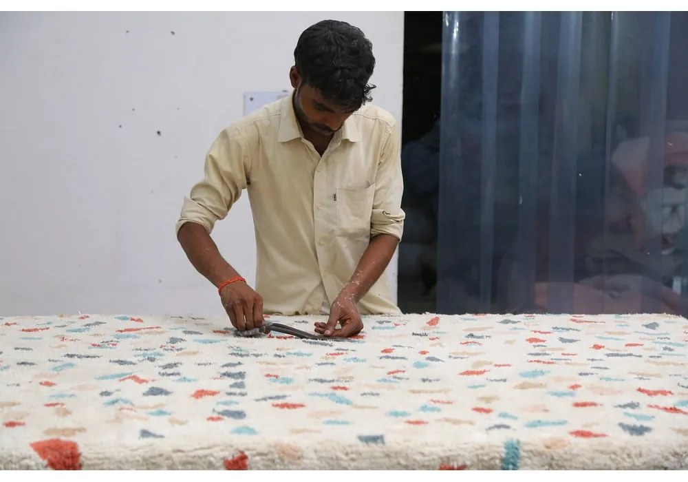 Covor crem lavabil/țesut manual din bumbac 140x200 cm Terrazzo Marble – Lorena Canals