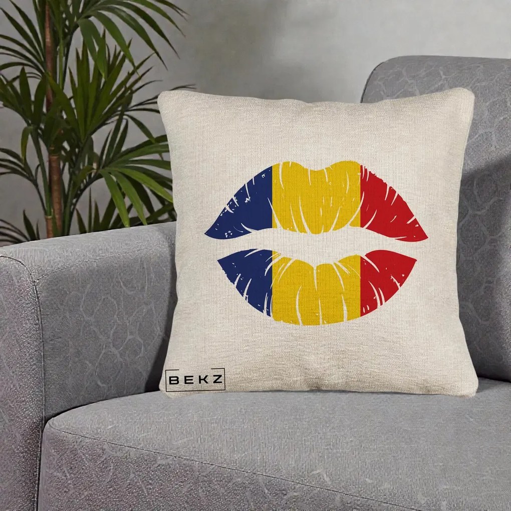 Perna Personalizata Buze Tricolor Romania, 40x40 cm, Bej Canapea, Husa Detasabila, Perna Inclusa, BEKZ®
