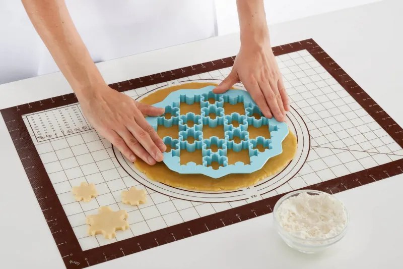 Lekue 1009484 tăietor, 60x40 cm, scală de măsurare, silicon -20/+220°C, alb/maro