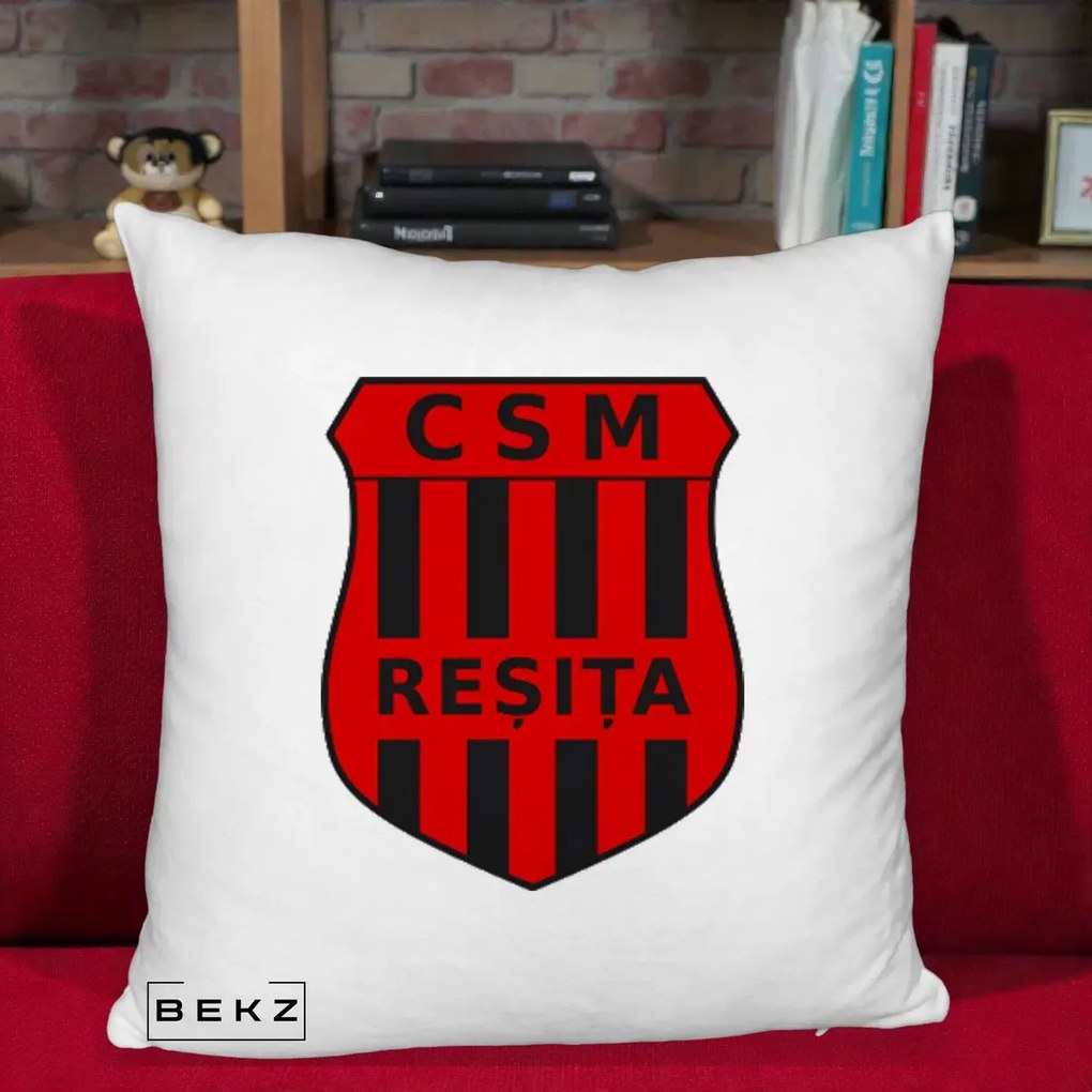 Perna Personalizata CSM Resita Fotbal, 40x40 cm, Alb Pufos, Husa Detasabila, Perna Inclusa, BEKZ®