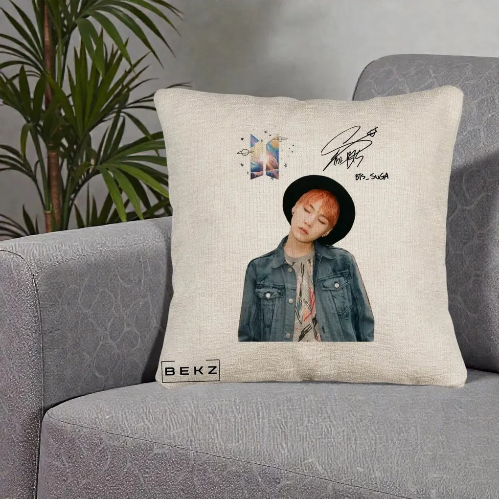Perna Personalizata K-pop BTS Suga par Portocaliu Palarie Autograf, 40x40 cm, Bej Canapea, Husa Detasabila, Perna Inclusa, BEKZ®