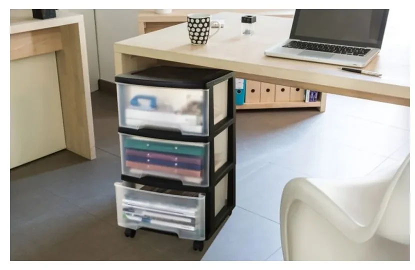 Etajeră pe roți neagră/transparentă din plastic 37x80,5 cm – Curver