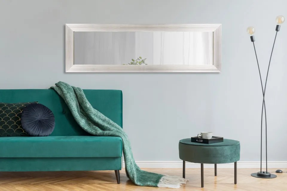 Oglinda dreptunghiulara cu rama din polistiren alba/argintie Harper, 147cm (L) x 47cm (L) x 1,8cm (H)
