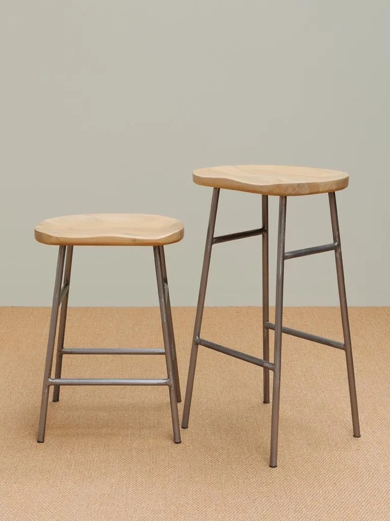 Scaun de bar din lemn de mango și metal, natur, pentru insulă, în stil industrial, cu șezut scobit și suport pentru picioare, 60 x 42 x 37 cm, „Hinto”