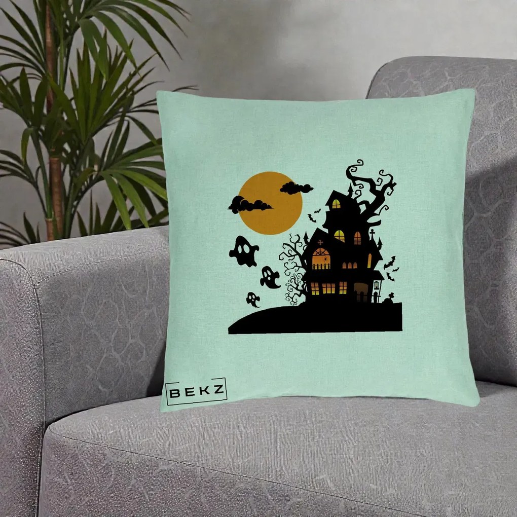 Perna Decorativa Halloween Casa Bantuita cu Fantome, 40x40 cm, Verde Menta, Husa Detasabila, Perna Inclusa, BEKZ®