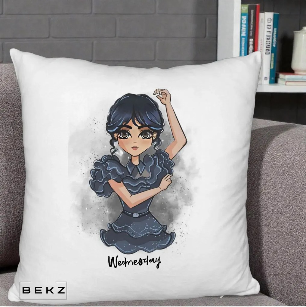 Perna Personalizata Wednesday Addams Dancing Queen, 40x40 cm, Alb Pufos, Husa Detasabila, Perna Inclusa, BEKZ®