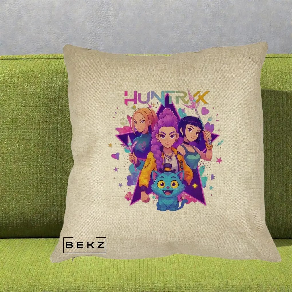 Perna Personalizata K-pop HUNTRX Trio cu Pisica Stele, 40x40 cm, Crem, Husa Detasabila, Perna Inclusa, BEKZ®