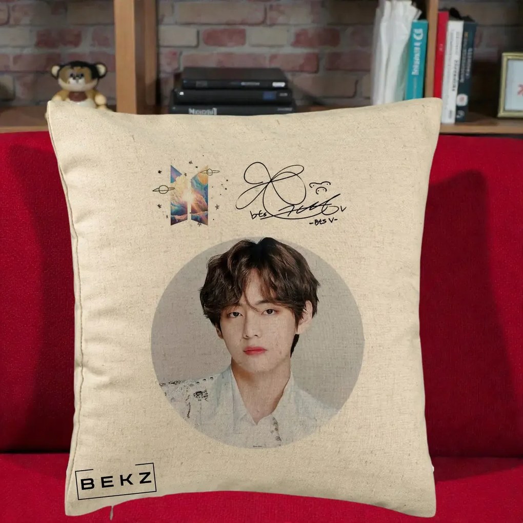 Perna Personalizata K-pop BTS V Taehyung Portret Cerc Autograf, 40x40 cm, Bej, Husa Detasabila, Perna Inclusa, BEKZ®