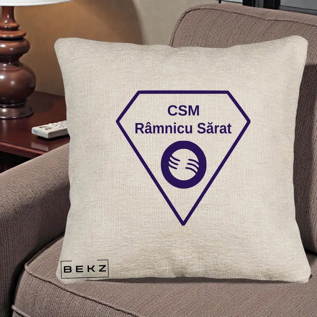 Perna Personalizata CSM Ramnicu Sarat Fotbal, 40x40 cm, Bej Canapea, Husa Detasabila, Perna Inclusa, BEKZ®