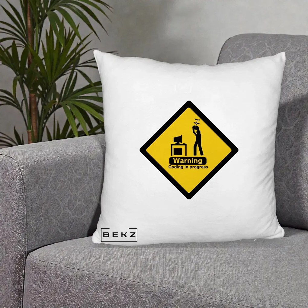 Perna Personalizata Warning Coding in Progress, 40x40 cm, Alb Pufos, Husa Detasabila, Perna Inclusa, BEKZ®