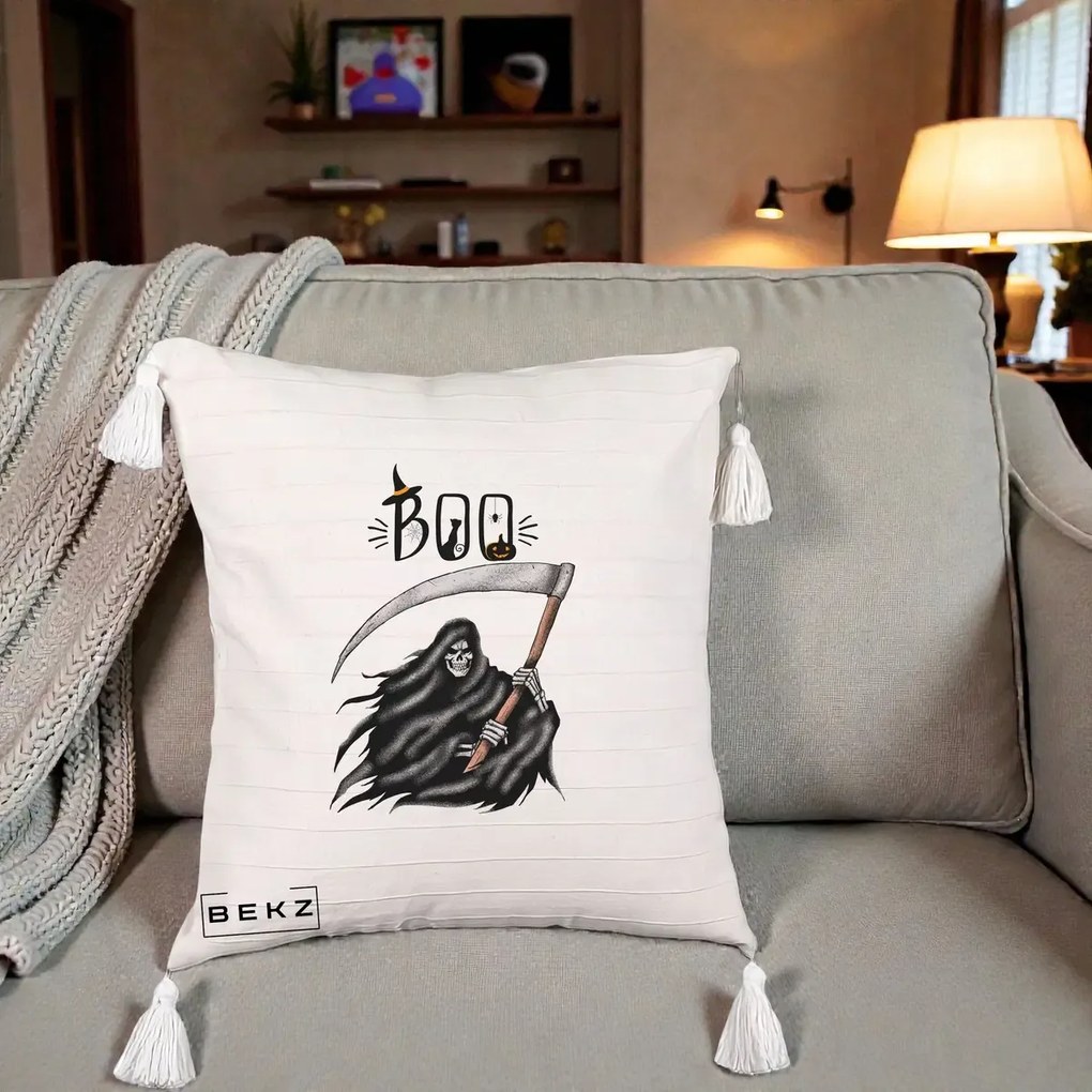 Perna Decorativa Halloween Boo Grim Reaper cu Coasa, 40x40 cm, Bej cu Franjuri, Husa Detasabila, Perna Inclusa, BEKZ®
