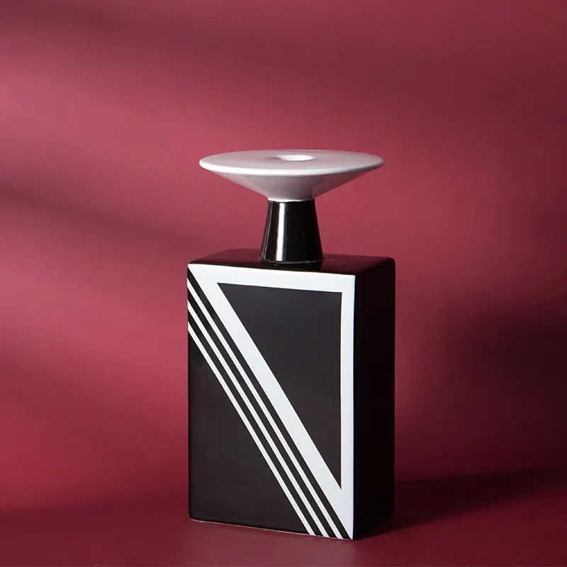 Vaza minimalista neagra Doramy s