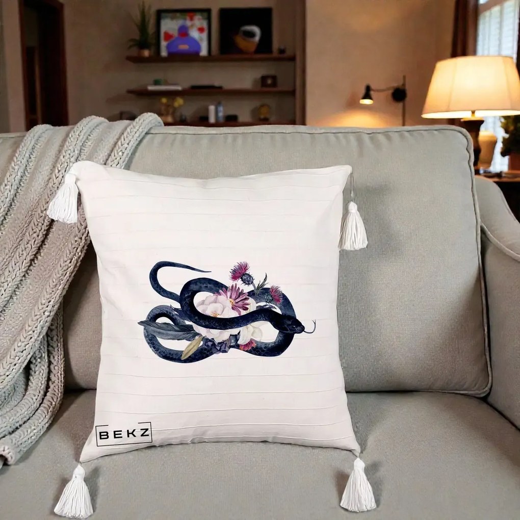 Perna Decorativa Sarpe Negru cu Flori Gothic, 40x40 cm, Bej cu Franjuri, Husa Detasabila, Perna Inclusa, BEKZ®
