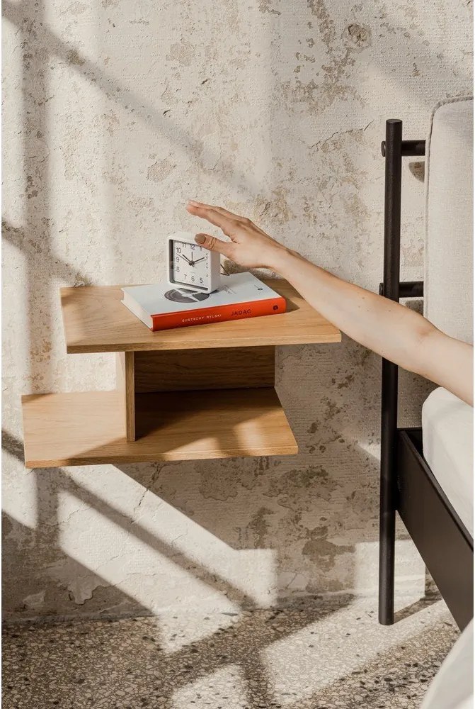 Noptieră în culoare naturală suspendată/cu rafturi cu aspect de lemn de stejar Tann – noo.ma