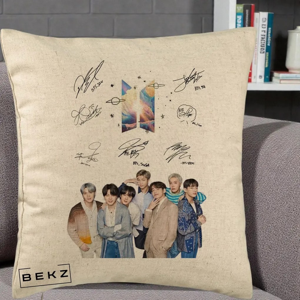Perna Personalizata K-pop BTS Autografe Toti Membrii Fotografie, 40x40 cm, Bej, Husa Detasabila, Perna Inclusa, BEKZ®