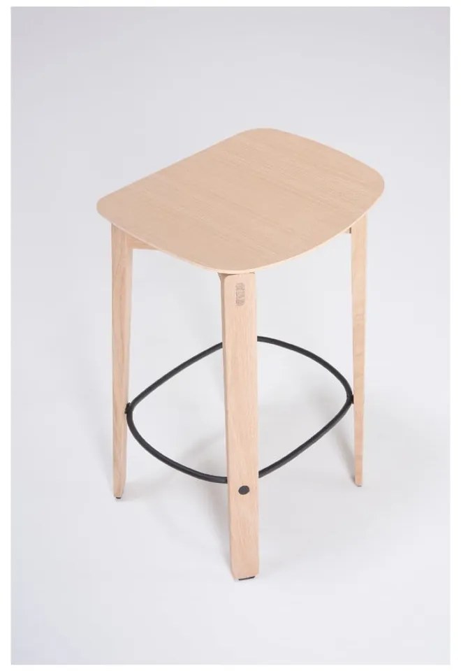Scaun de bar din lemn de stejar Gazzda Nora, natural, înălțime joasă