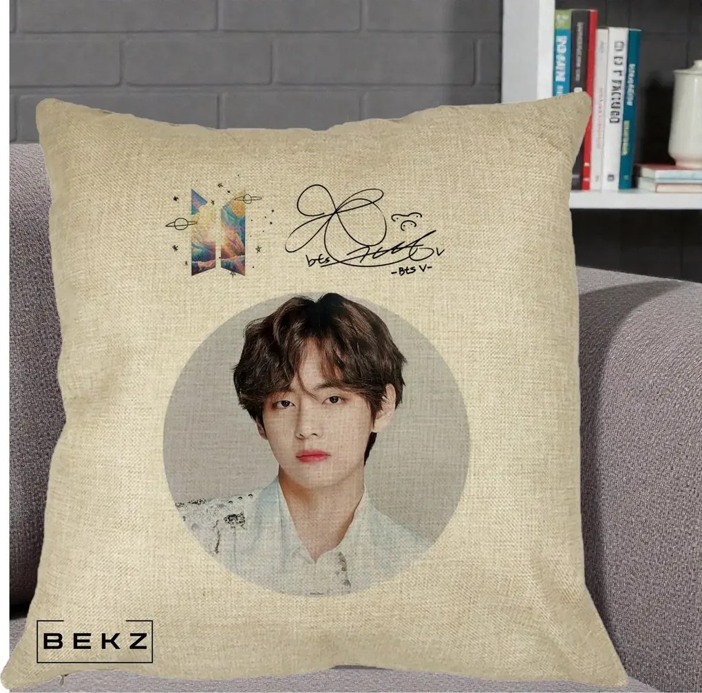 Perna Personalizata K-pop BTS V Taehyung Portret Cerc Autograf, 40x40 cm, Crem, Husa Detasabila, Perna Inclusa, BEKZ®