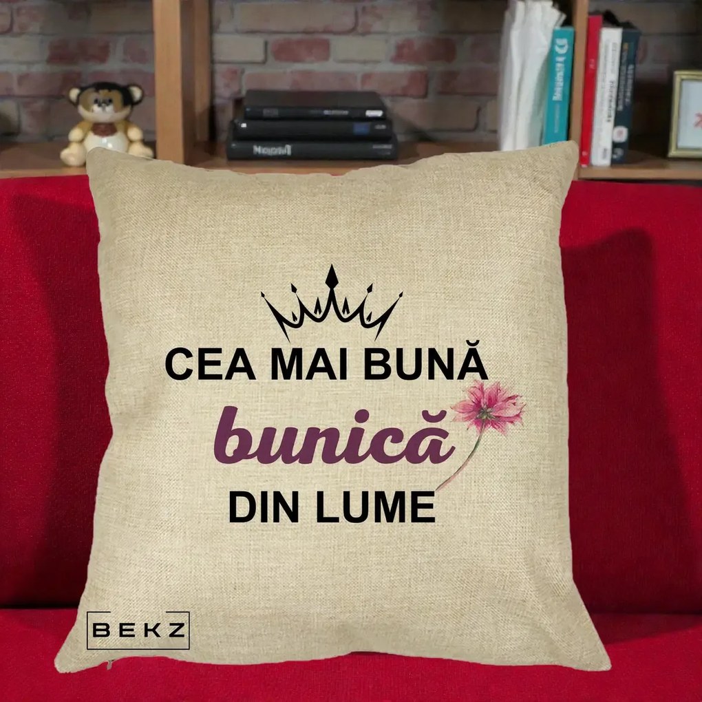 Cadou pentru Bunica - Perna Personalizata Cea Mai Buna Bunica Din Lume Coroana Mov Floare Roz, 40x40 cm, Crem, Husa Detasabila, Perna Inclusa, BEKZ®
