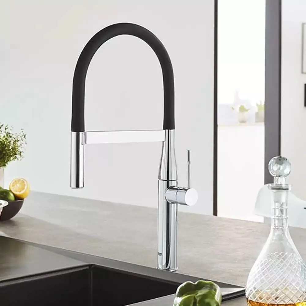 Baterie bucatarie cu pipa flexibila Grohe Essence negru - crom periat Supersteel