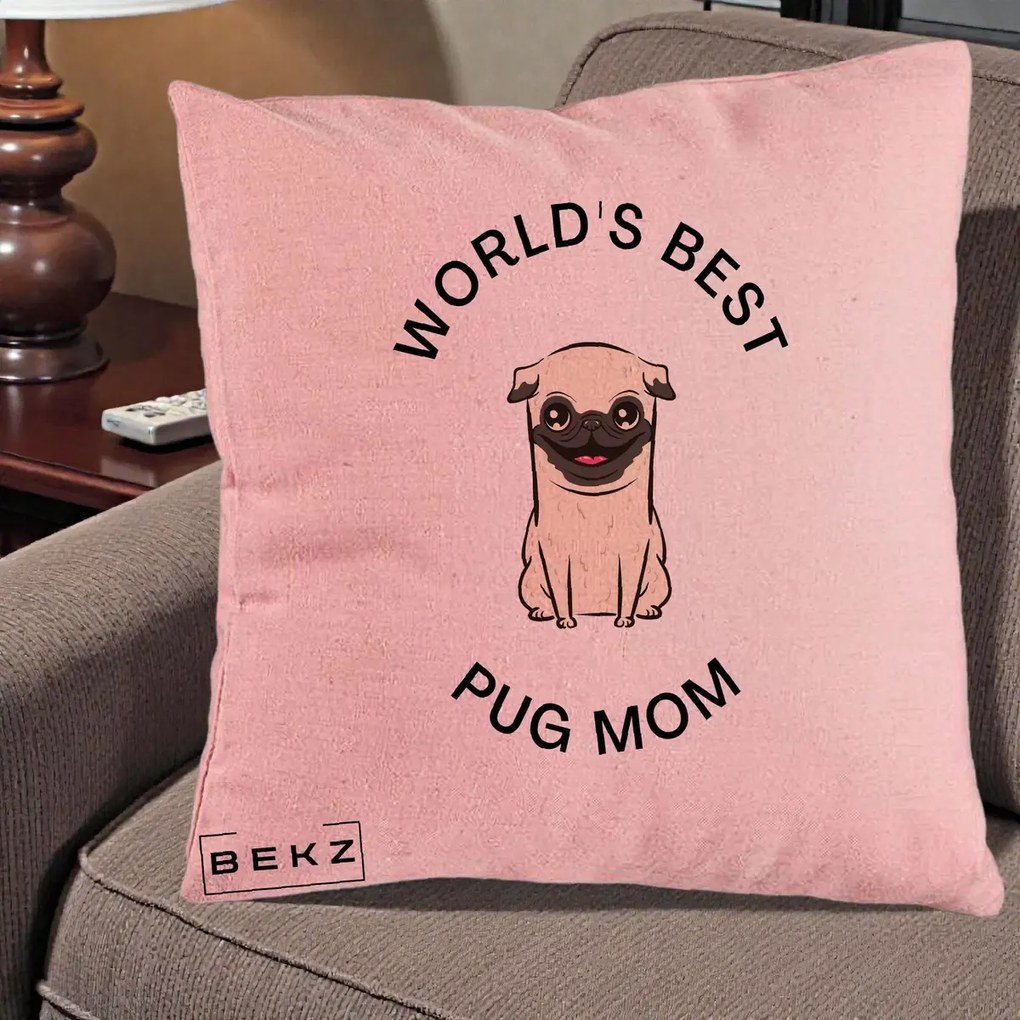 Cadou pentru Iubitorii de Caini - Perna Personalizata World's Best Pug Mom, 40x40 cm, Roz, Husa Detasabila, Perna Inclusa, BEKZ®