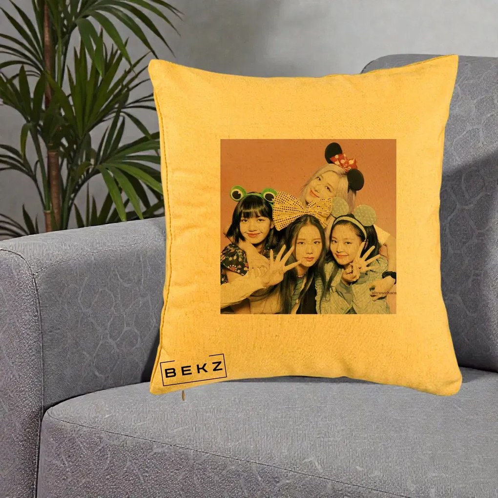 Perna Personalizata K-pop BLACKPINK Accesorii Haioase, 40x40 cm, Galben, Husa Detasabila, Perna Inclusa, BEKZ®