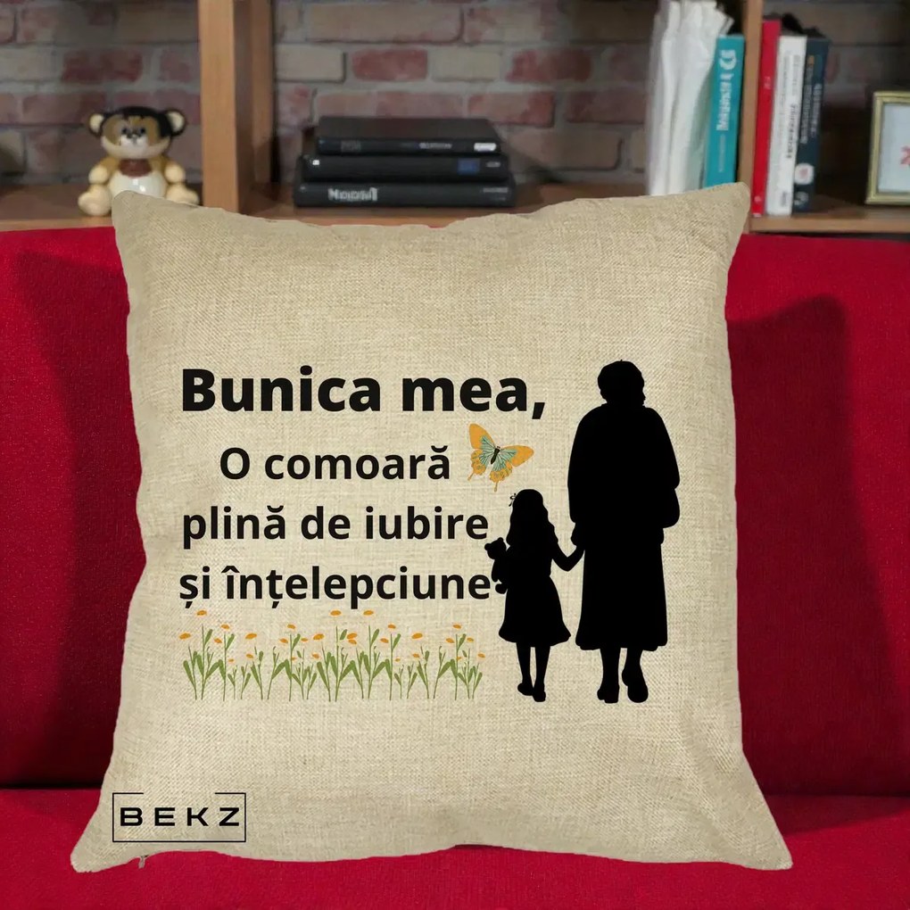Cadou pentru Bunica - Perna Personalizata Bunica Mea Comoara Iubire Intelepciune Varianta Extinsa, 40x40 cm, Crem, Husa Detasabila, Perna Inclusa, BEKZ®