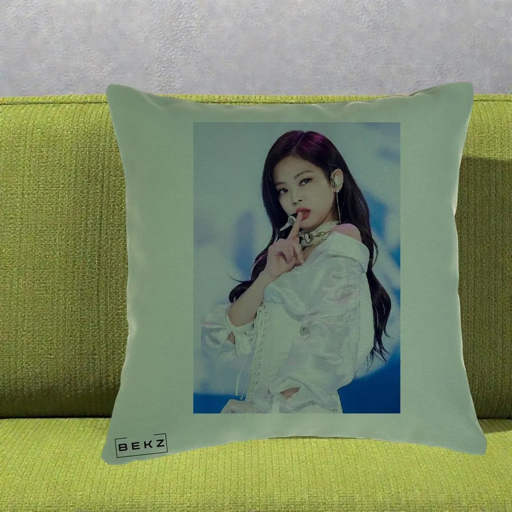 Perna Personalizata K-pop BLACKPINK Jennie Concert Alb cu Microfon, 40x40 cm, Verde, Husa Detasabila, Perna Inclusa, BEKZ®
