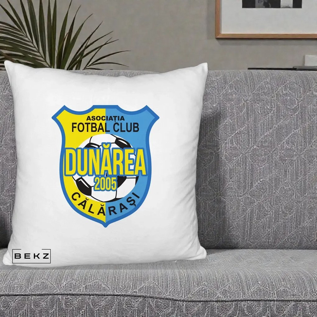 Perna Personalizata AFC Dunarea Calarasi 2005 Fotbal, 40x40 cm, Alb Pufos, Husa Detasabila, Perna Inclusa, BEKZ®