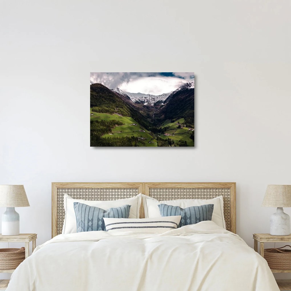 Tablou pe sticlă - Valea la poalele munților (70x50 cm)