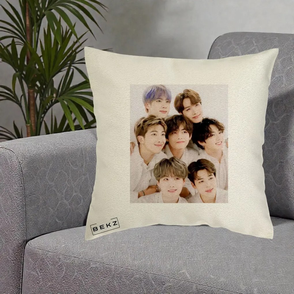 Perna Personalizata K-pop BTS Foto Grup Fete Albe, 40x40 cm, Ecru, Husa Detasabila, Perna Inclusa, BEKZ®