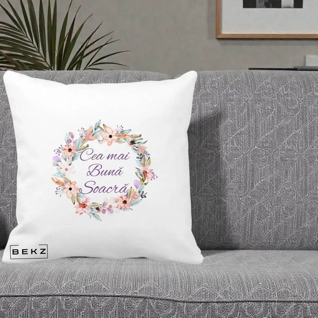 Cadou pentru Soacra - Perna Personalizata Cea mai Buna Soacra cu Coronita Flori Boho Pastel, 40x40 cm, Alba Mata, Husa Detasabila, Perna Inclusa, BEKZ®